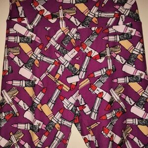 LuLaRoe Women's Leggings in Purple with Lipstick Print